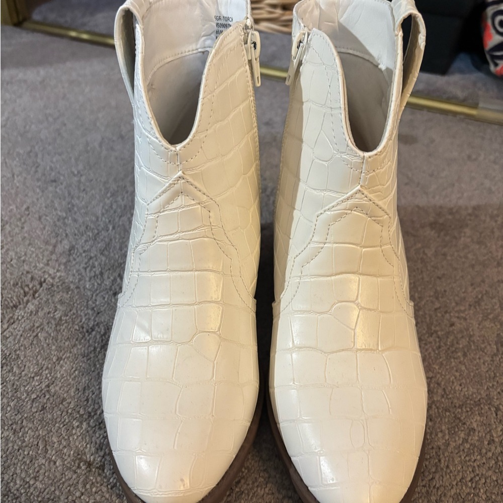 Sugar Cream Croc-Pattern Ankle Booties - Picture 3 of 6